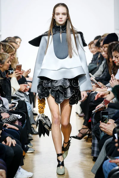 Look 19